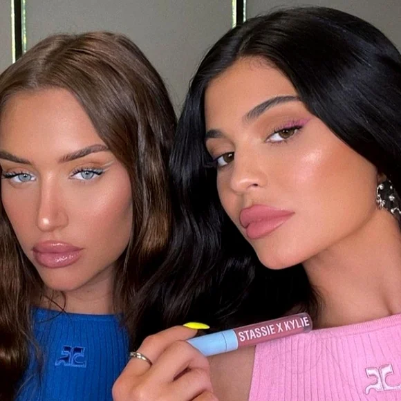 "Stassie" Matte Lip Kit - Picture 11 of 16